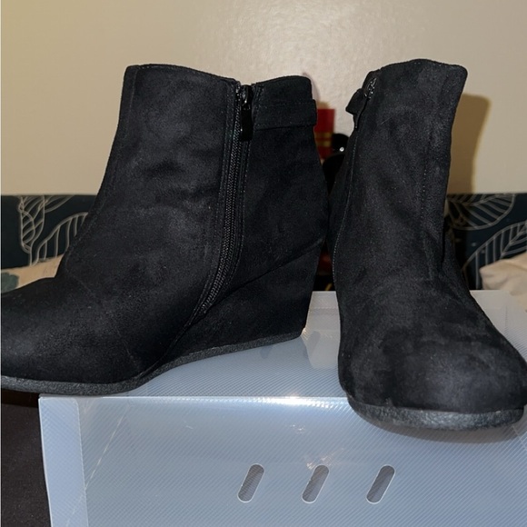 Women's Black Ankle Booties Low Wedge Heels Boot - Picture 5 of 10